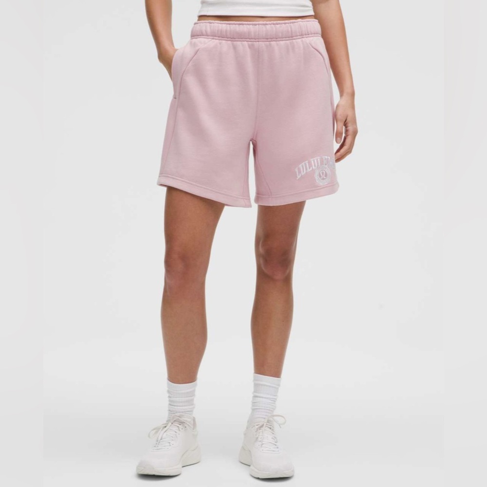 Lululemon Scuba Mid-Rise Oversized Short 7" *Graphic
Pink Haze size Large